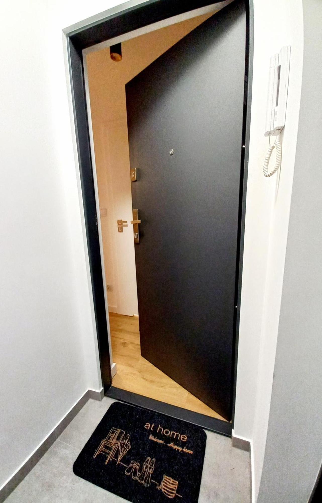 Neoapartments Lotnicza วรอตซวาฟ ภายนอก รูปภาพ